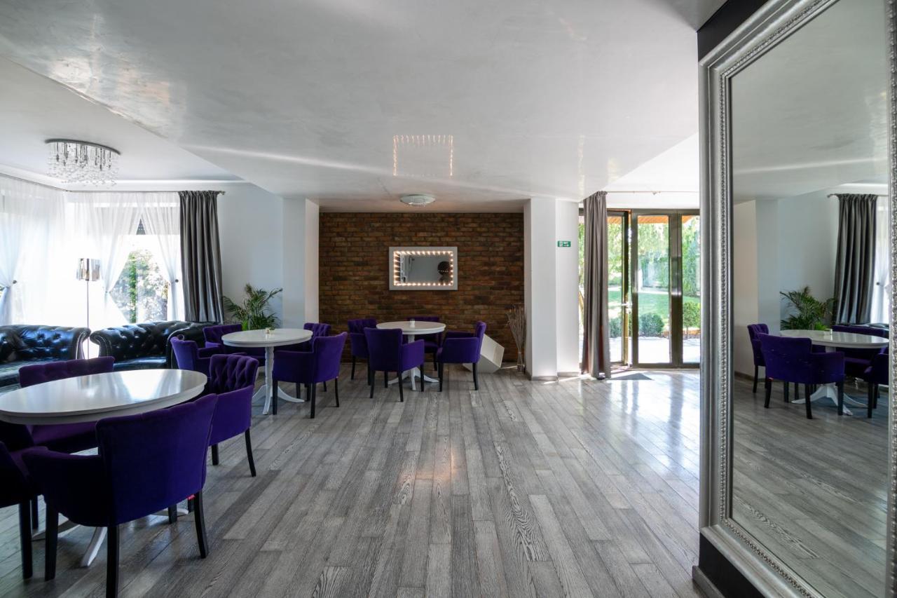 Kubiq Residence Giarmata Bagian luar foto