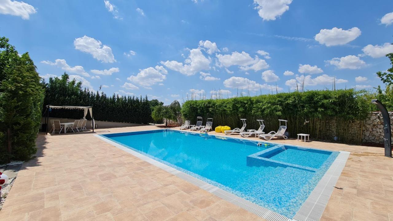 Kubiq Residence Giarmata Bagian luar foto
